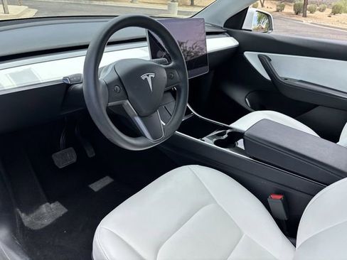 Used 2021 Tesla Model Y Long Range AWD/4WD image 18