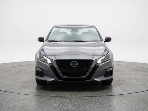 Used 2025 Nissan Altima 2.5 SV image 2