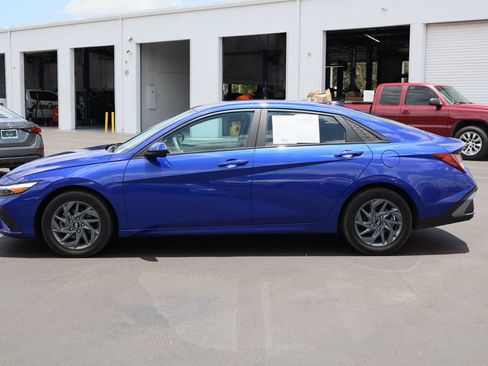 Used 2024 Hyundai Elantra SEL FWD image 6