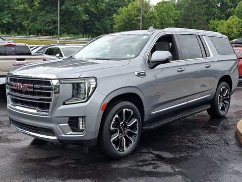 Used 2023 GMC Yukon XL SLT w/ SLT Luxury Package AWD/4WD image 3