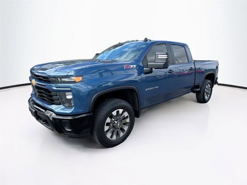 Used 2025 Chevrolet Silverado 2500 Custom w/ Custom Value Package image 3