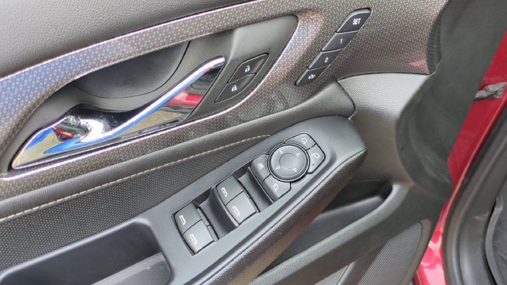 Used 2022 Chevrolet Traverse Premier w/ Redline Edition FWD image 14