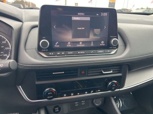 Used 2024 Nissan Rogue SV image 13