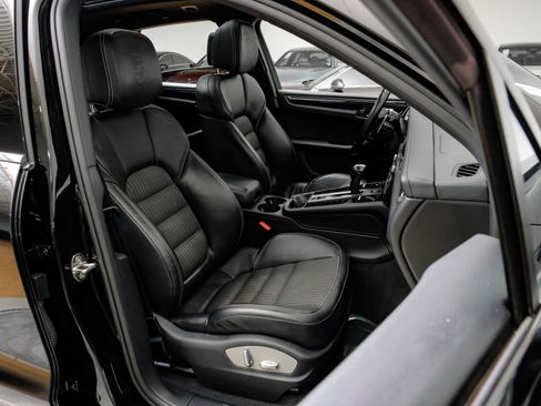 Used 2023 Porsche Macan Turbo AWD/4WD image 36