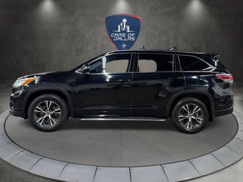 Used 2016 Toyota Highlander XLE FWD image 2