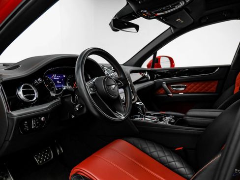 Used 2019 Bentley Bentayga image 35