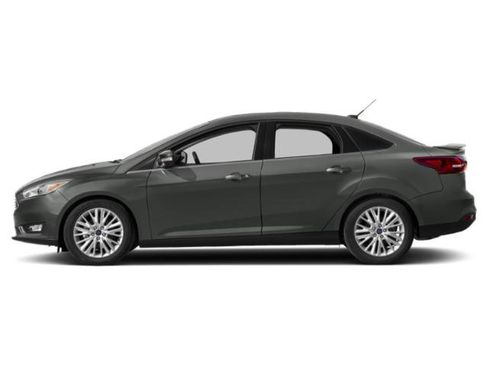 Used 2018 Ford Focus Titanium FWD image 2