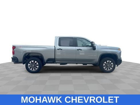 Used 2025 Chevrolet Silverado 2500 Custom w/ Custom Value Package AWD/4WD image 9
