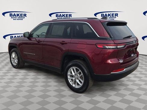 Used 2024 Jeep Grand Cherokee Laredo X image 4