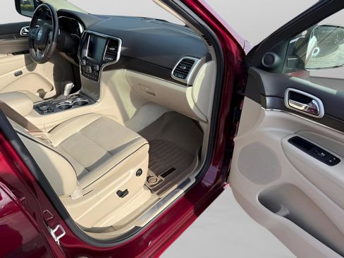 Used 2017 Jeep Grand Cherokee Overland w/ Jeep Active Safety Group image 15