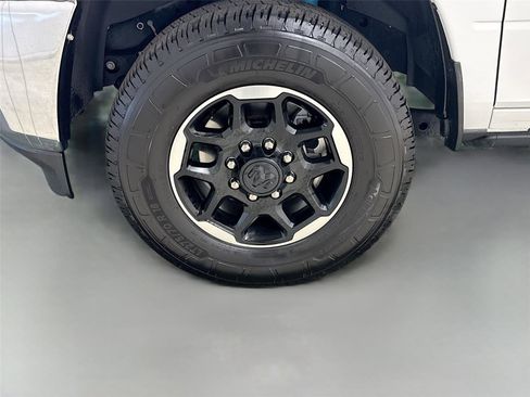 Used 2025 RAM 2500 Laramie AWD/4WD image 30