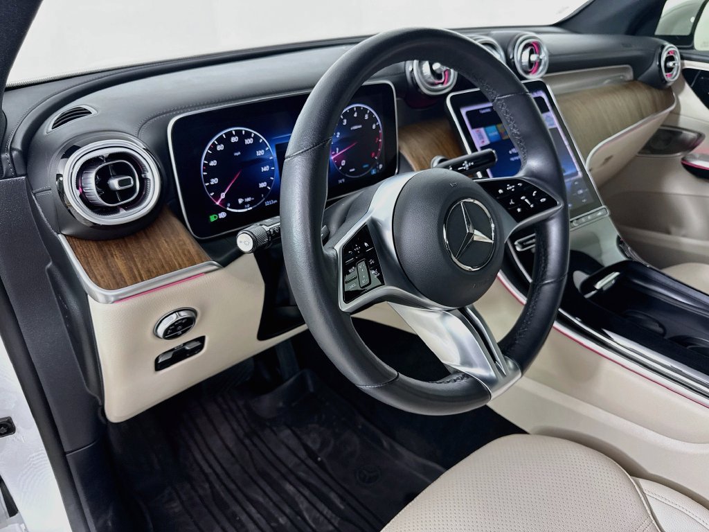 Used 2023 Mercedes-Benz GLC 300 4MATIC image 9