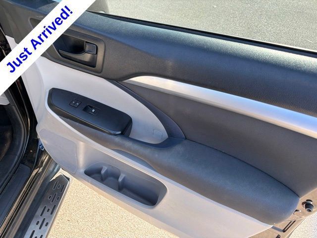 Used 2018 Toyota Highlander LE FWD image 16