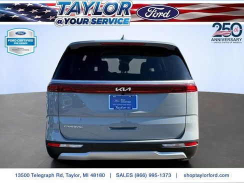 Used 2024 Kia Carnival EX FWD image 4