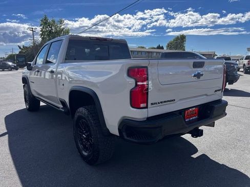 Used 2026 Chevrolet Silverado 2500 ZR2 w/ LPO, Dark Essentials Package image 10