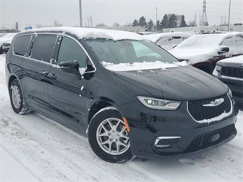 New 2026 Chrysler Pacifica Select image 1