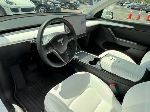 Used 2023 Tesla Model Y Long Range AWD/4WD image 18