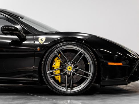 Used 2018 Ferrari 488 GTB image 18