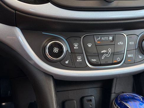 Used 2017 Chevrolet Volt LT w/ Comfort Package FWD image 35