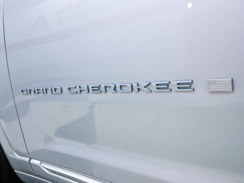 Used 2022 Jeep Grand Cherokee Summit w/ Advanced Protech Group IV image 38