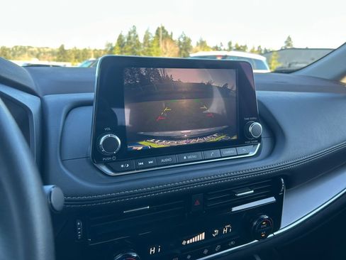 Used 2022 Nissan Rogue SV image 19