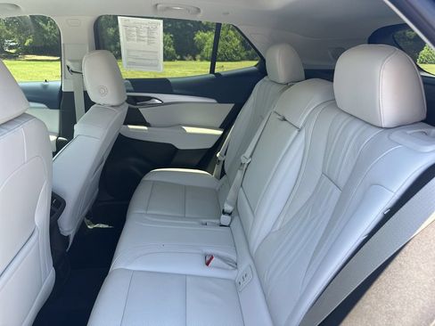 Used 2025 Buick Envision Avenir AWD/4WD image 11