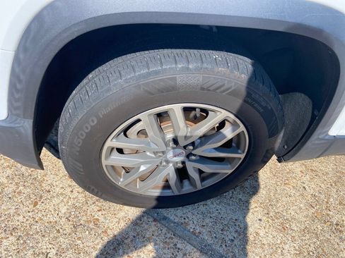 Used 2017 GMC Acadia SLE FWD image 28