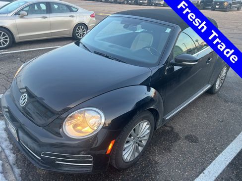 Used 2019 Volkswagen Beetle 2.0T SE image 1