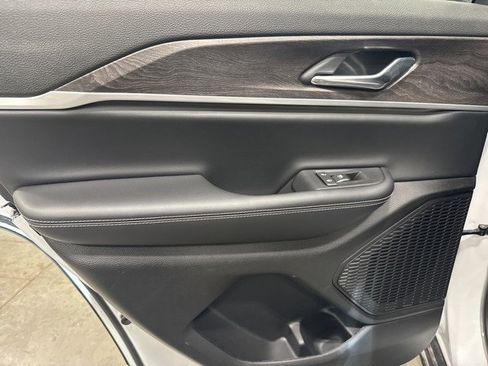 New 2025 Jeep Grand Cherokee Limited w/ Trailer Tow Package image 16