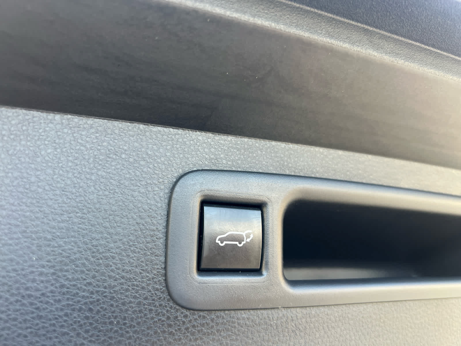 Used 2023 Toyota Highlander XLE AWD/4WD image 11