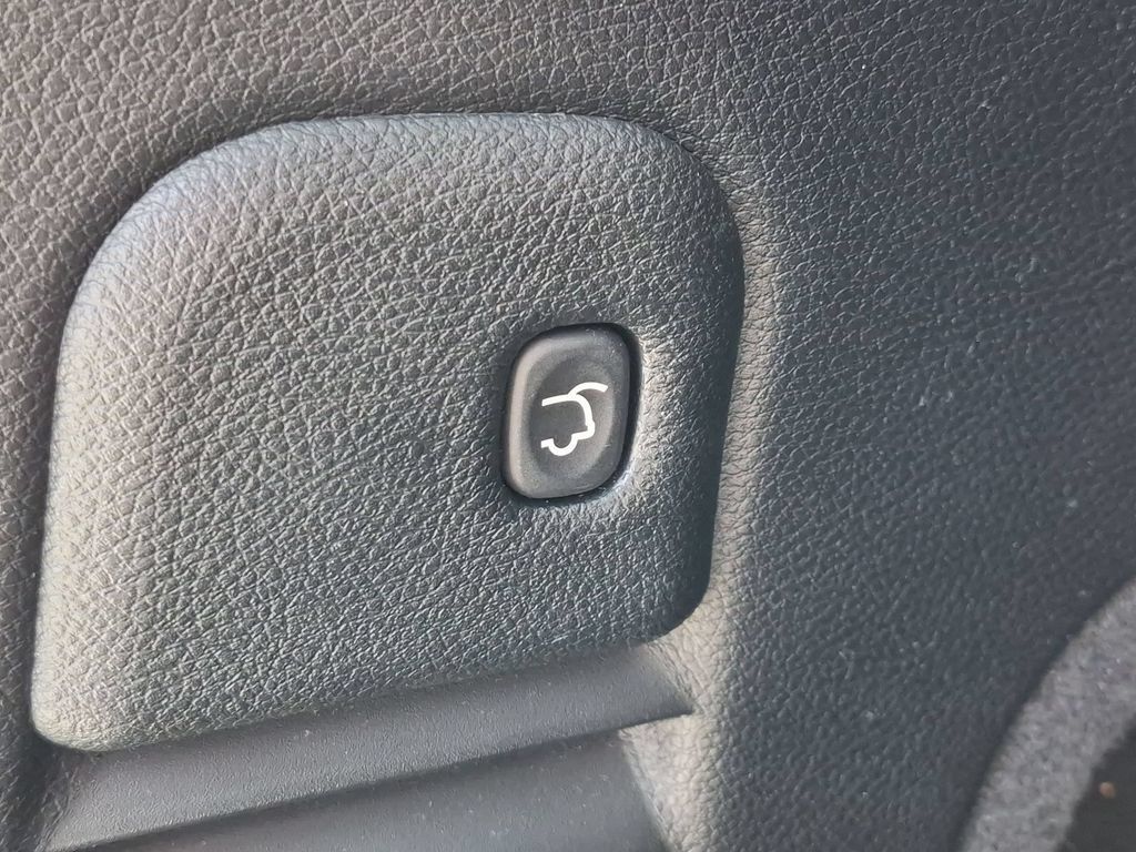 Used 2018 Jeep Grand Cherokee Altitude AWD/4WD image 8
