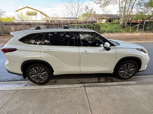 Used 2020 Toyota Highlander Platinum image 10