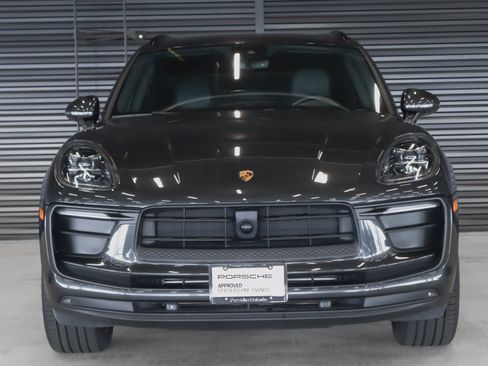 Certified 2024 Porsche Macan AWD/4WD image 8