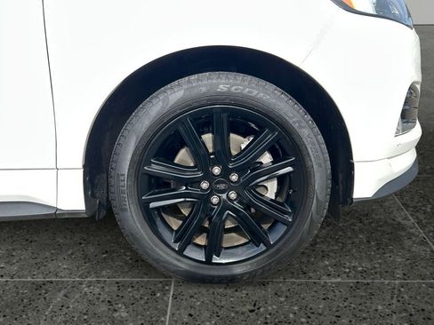 Used 2022 Ford Edge ST-Line w/ Class II Trailer Tow Package AWD/4WD image 9