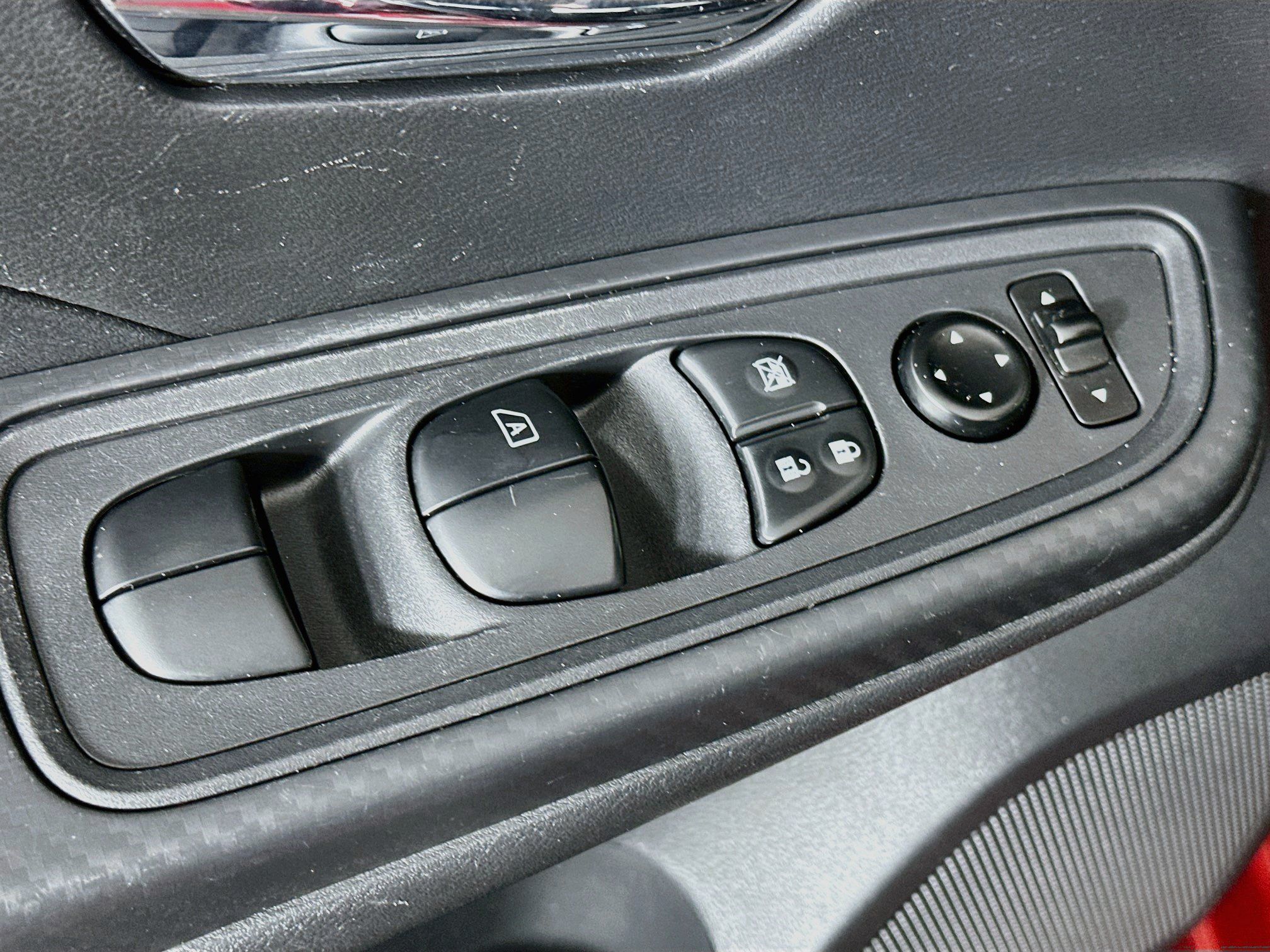 Used 2025 Nissan Versa SV FWD image 15