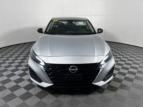 Used 2025 Nissan Altima 2.5 SV FWD image 2