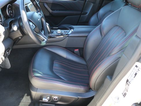Used 2022 Maserati Levante Modena AWD/4WD image 32