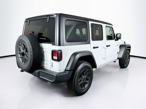 Used 2025 Jeep Wrangler Unlimited Sport AWD/4WD image 9