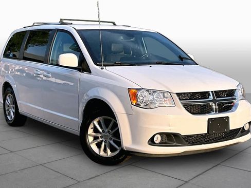 Used 2019 Dodge Grand Caravan SXT w/ Driver Convenience Group FWD image 3