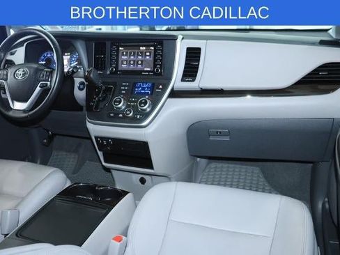 Used 2020 Toyota Sienna XLE w/ XLE Navigation Package FWD image 31