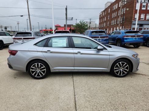 New 2025 Volkswagen Jetta SE image 6