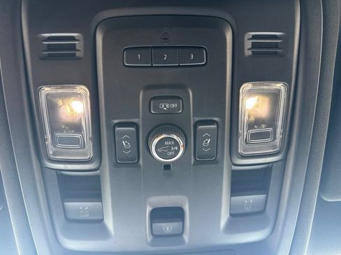 Used 2022 Chevrolet Tahoe Z71 w/ Luxury Package AWD/4WD image 35
