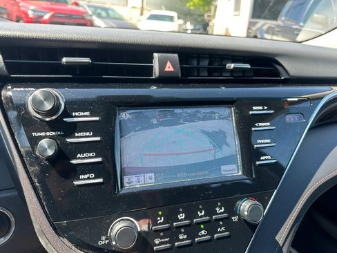 Used 2018 Toyota Camry LE w/ Convenience Package FWD image 22