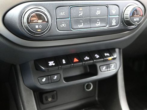 Used 2019 Chevrolet Colorado Z71 AWD/4WD image 38