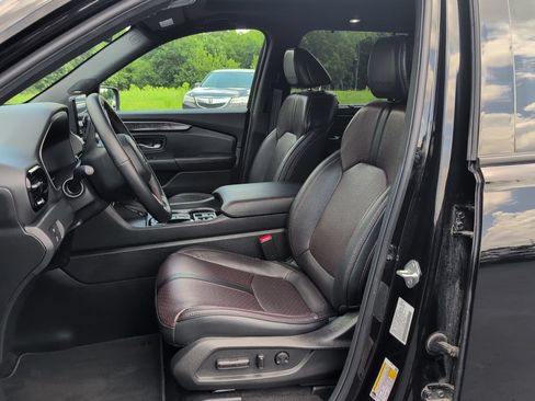 Used 2025 Honda Pilot Black Edition image 12