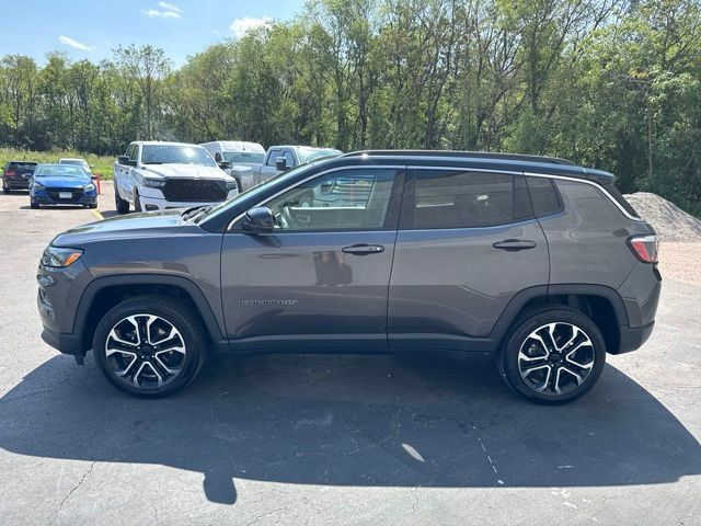 Used 2022 Jeep Compass Limited AWD/4WD image 7