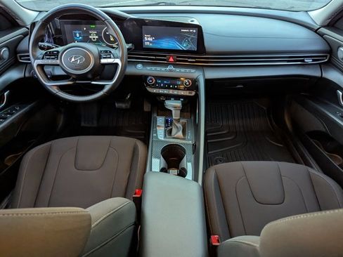 Used 2023 Hyundai Elantra SEL w/ Convenience Package image 16