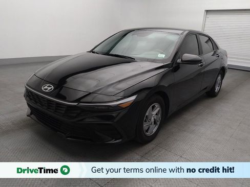 Used 2024 Hyundai Elantra SE image 1