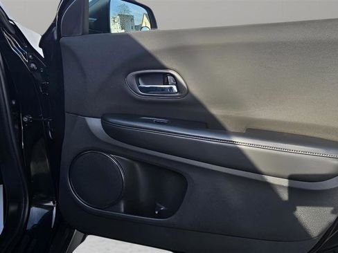 Used 2018 Honda HR-V LX image 22