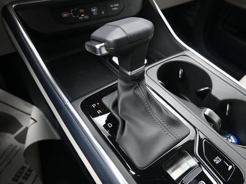 New 2026 Kia Carnival EX FWD image 22